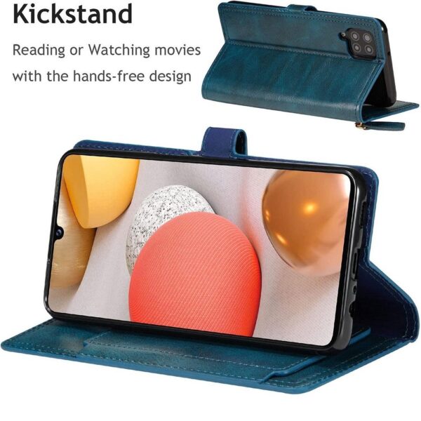 Hoesje geschikt voor Samsung Galaxy A12 Book case met ritssluiting van LuxeBass - Flipcover - Magnetisch - 5 kaarten houder - Donkerblauw