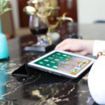 Hoesje geschikt voor Apple iPad Air 2 9.7 (2014) Book Cover Tri-Fold hoesje