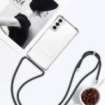 Hoesje geschikt voor Samsung Galaxy S22 5G met koord - draagriem - nek - kettinghoesje - Antishock - Transparant